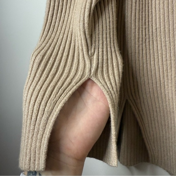 ABERCROMBIE + FITCH Soft Af Collection Cozy Ribbed Two Toned Color Block Sweater - Picture 5 of 10